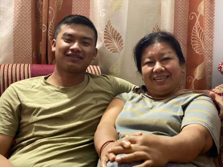 कुशलकी आमा भन्छिन्, ‘सधैँ आक्रामक खेल्छ, छिट्टै आउट हुने हो कि भन्ने चिन्ता लाग्छ' - Lumbini News